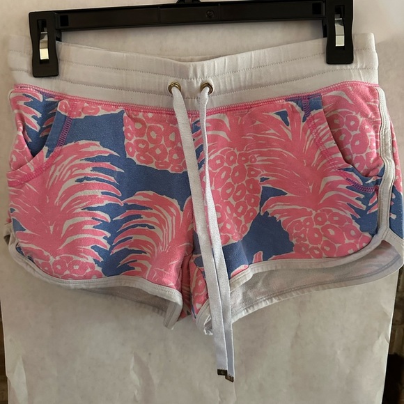 Lilly Pulitzer Chrissy Athletic Pineapple print Shorts beach pull on athletic - Picture 1 of 4